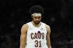 高效输出难救主！贾勒特-阿伦11中8拿到20分12板 罚球6中4