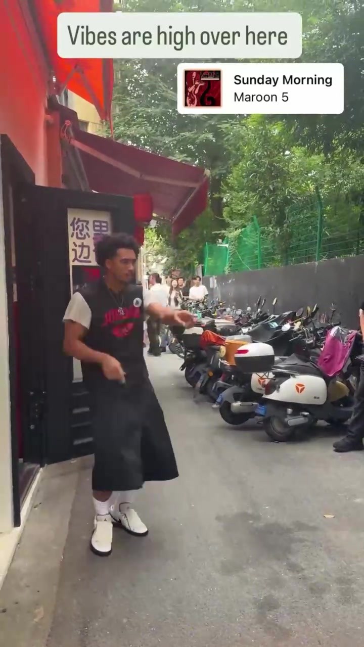 麦凯恩在上海跳舞，工作人员：非常抱歉能再来一条吗？当然可以！